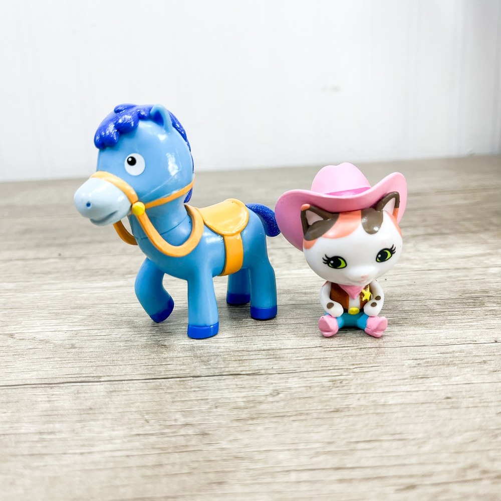 Disney Junior Sheriff Callie and Sparky Horse Plastic Toy Figures Set